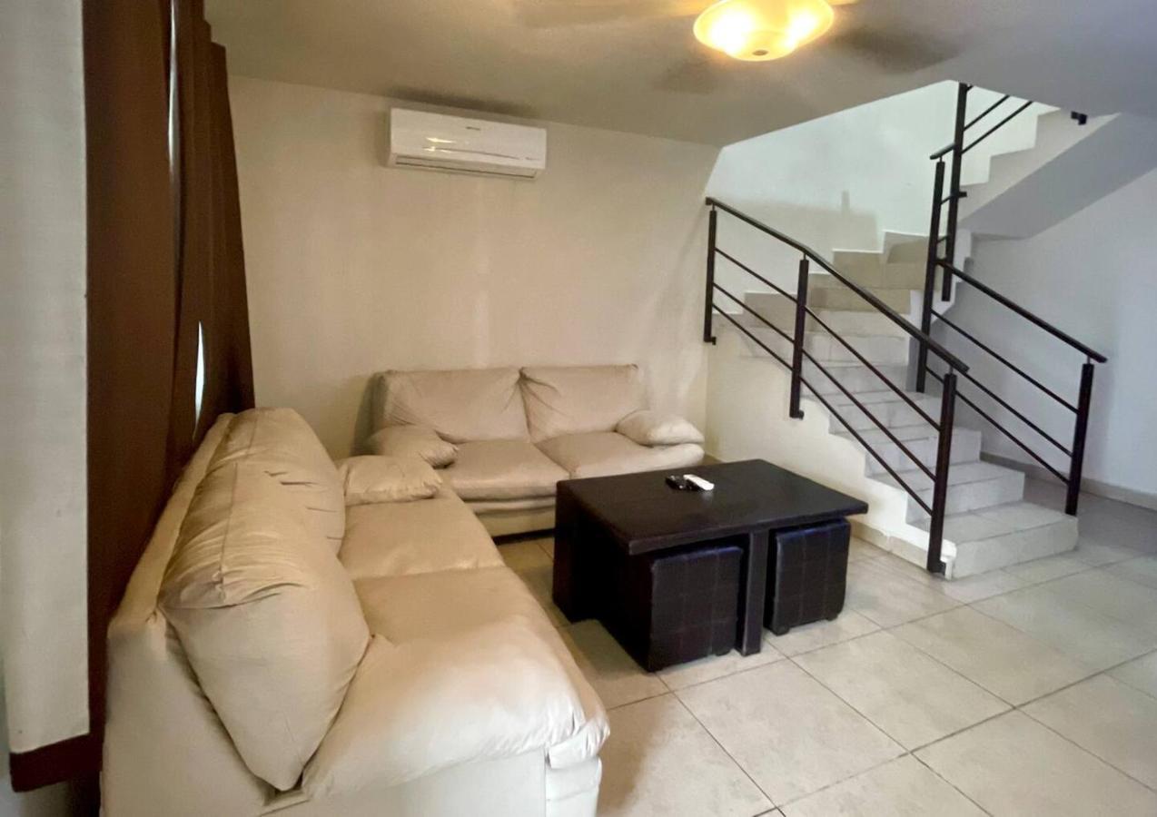 Altabrisa Residencial Villa Monterrey Bagian luar foto